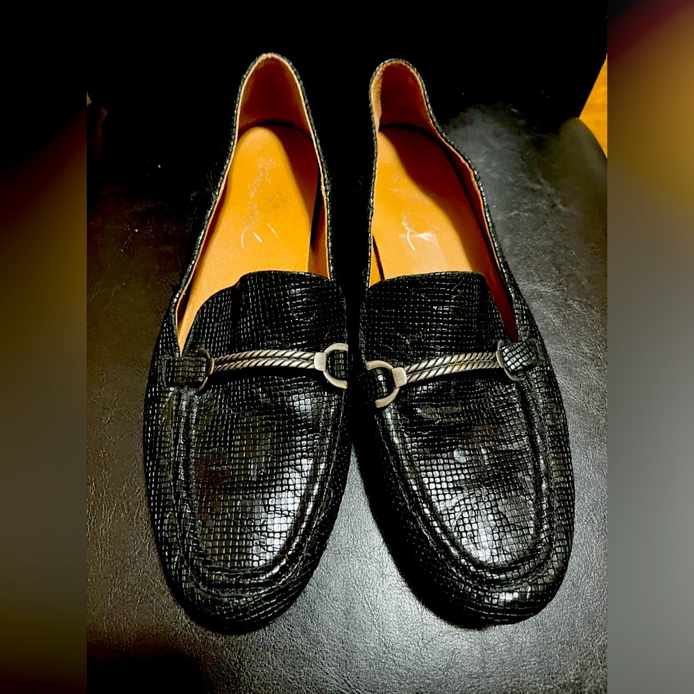 Women’s Size 8.5M Black Patricia Nash Textured Loafers Silver Buckle